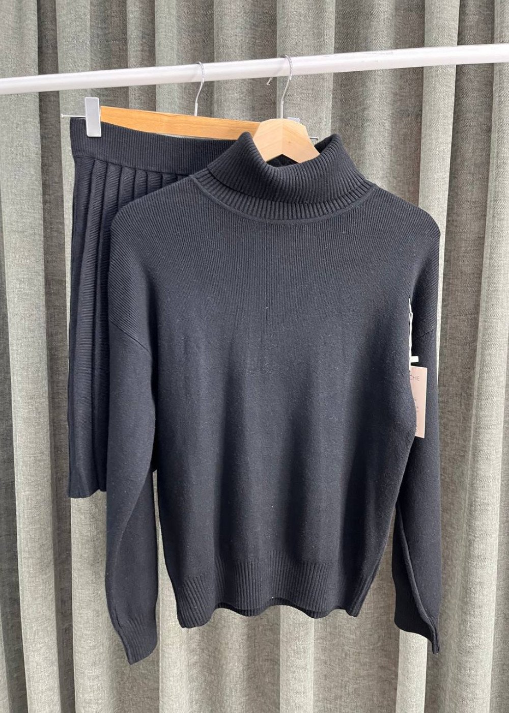 Костюм юбка-водолазка