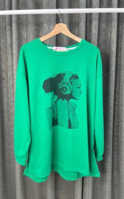 Кофта зеленая с девушкой